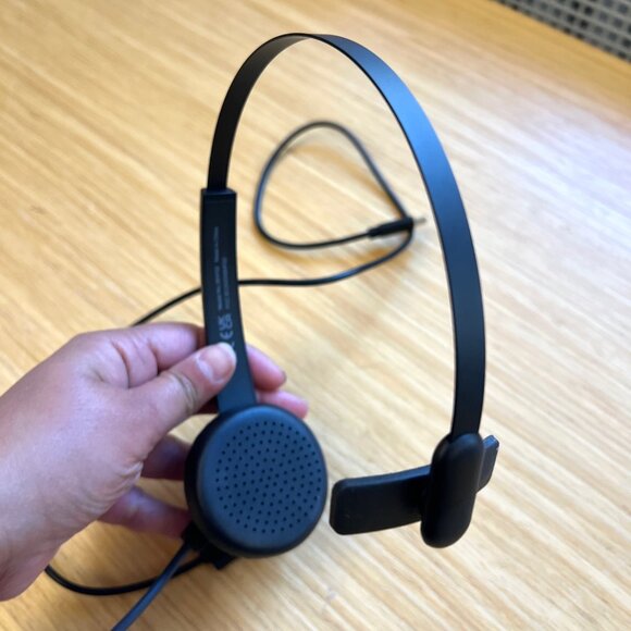 Noise Canceling BHF02 Bluetooth Handsfree Headset for PC - Picture 5 of 9